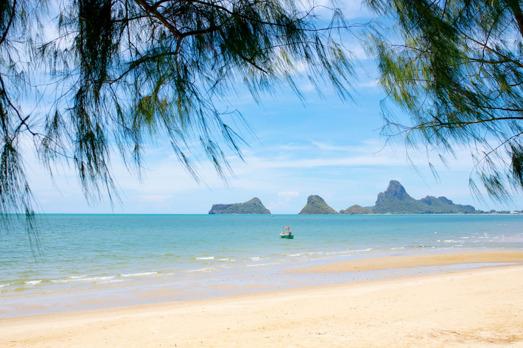 ชายหาดที่สวนสนประดิพัทธ์